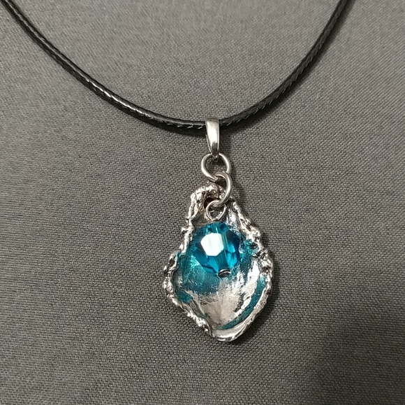 Oyster Shell Pendant with Turquoise Charm Necklace Clam Shell Silver - Picture 4 of 15